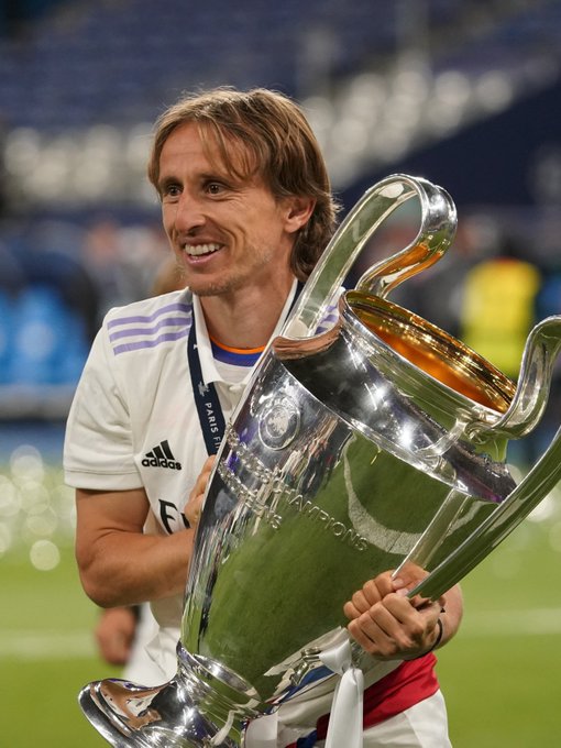 邵佳一谈成为国足主帅：正在家看电脑突然收到700多条信息