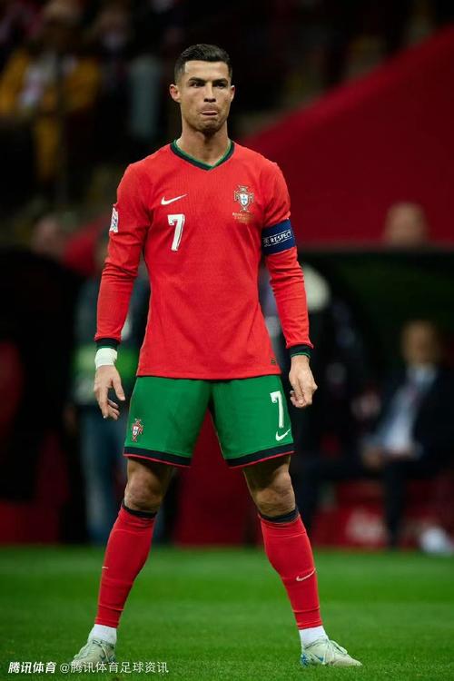 这下真信了！切尔西9号魔咒无人可破，新援中锋再遭严重伤情困扰