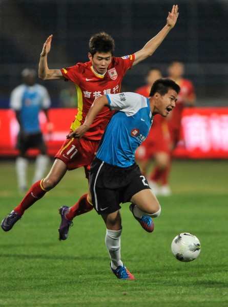 厄德高破门赖斯造乌龙 阿森纳2-1布赖顿
